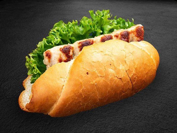 Gegrilde Kip Lula Kebab Een Broodje Met Sla Saus Geïsoleerd — Stockfoto