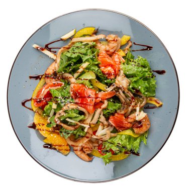 Di Mare salatası: Kıtır sebzelerden ve lezzetli deniz ürünlerinden oluşan lezzetli bir karışım, kıyı Akdeniz mutfağının özünü yakalıyor..