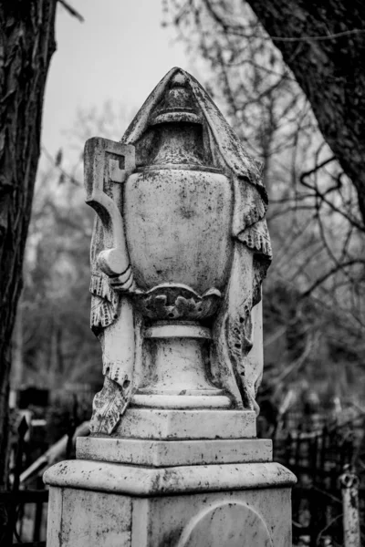 Estatua Piedra Con Mango Negro Cementerio — Foto de Stock