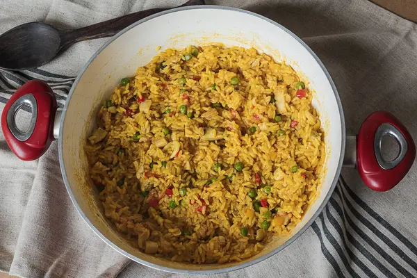 Paella geleneksel İspanyol yemeği