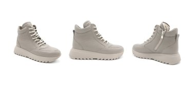 Beyaz arka planda izole edilmiş şık deri botlar. Her yönden görüntüle.