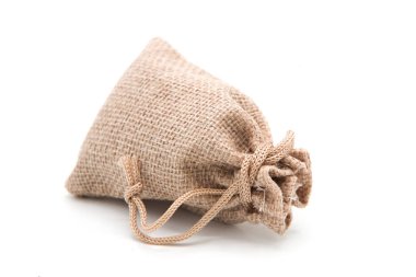 Beyaz arka planda izole edilmiş paçavra çuvalı. Boşluğu kopyala.