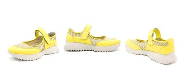 Spor ayakkabılar. Sandaletler. Beyaz arka planda izole edilmiş bir çift şık deri ayakkabı. Her yönden görüntüle.