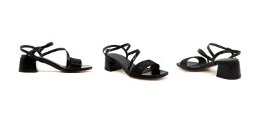 Beyaz arka planda izole edilmiş topuklu ayakkabılar üzerinde klasik deri sandaletler. Her yönden görüntüle.