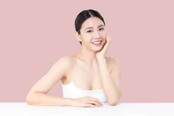 Studio Shot Beautiful Young Asian Woman Clean Fresh Skin Isolated — Stock Photo, Image
