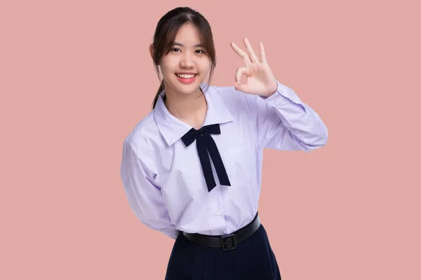 Porträt Schöne Asiatische Studentin Mädchen Thailändischen Schuluniform Zeigt Handzeichen Isoliert — Stockfoto