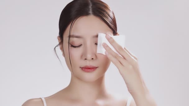 Gros Plan Beauté Jeune Femme Asiatique Utilisant Coton Pour Nettoyer — Video