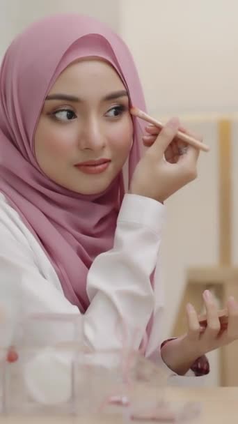 Vertikální Denní Rutina Tvoří Mladé Asijské Krásné Muslimské Ženy Hidžáb — Stock video