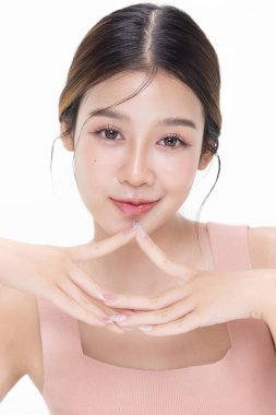 K-Güzelliği makyaj stili, sağlıklı ve mükemmel ciltli genç Asyalı güzel kadının yakın plan portresi. Ticari reklamlar için yüz bakımı konsepti.