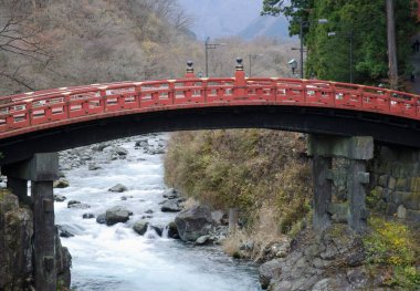 Shinkyo, Daiya Nehri üzerindeki Kutsal Köprü. Nikko. Tochigi Bölgesi. Japonya.