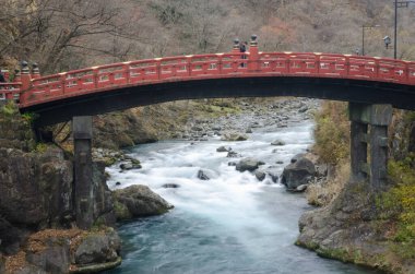 Shinkyo, Daiya Nehri üzerindeki Kutsal Köprü. Nikko. Tochigi Bölgesi. Japonya.