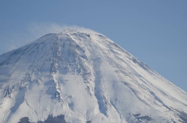 Fuji Dağı karla kaplı. Fuji-Hakone-Izu Ulusal Parkı. Honshu. Japonya.