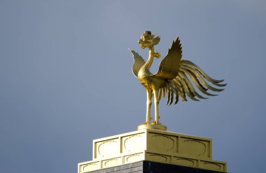 Altın Köşk 'teki bir horozu temsil eden çatı süsü. Kyoto. Japonya.