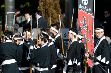 Tokyo, 14 Aralık 2017: Ginza 'da Japon kültüründe erkekler. Honshu. Japonya.