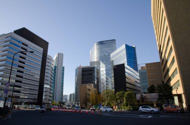 Tokyo, 14 Aralık 2017: Tokyo şehrinde gökdelenleri olan şehir manzarası. Honshu. Japonya.