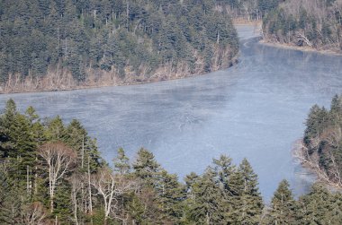 Panketo Gölü donmuş. Akan Mashu Ulusal Parkı. Hokkaido. Japonya.