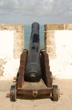 San Carlos duvarında top var. Cadiz. Endülüs. İspanya.
