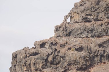 Uçurumda doğal bir delik. Vallehermoso. La Gomera. Kanarya Adaları. İspanya.