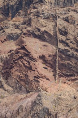 Uçurumun kenarındaki manyetik çukur. Vallehermoso. La Gomera. Kanarya Adaları. İspanya.