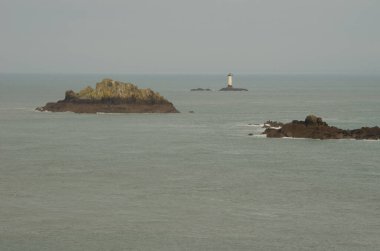 Pointe du Grouin 'deki deniz feneri. Brittany. Fransa.
