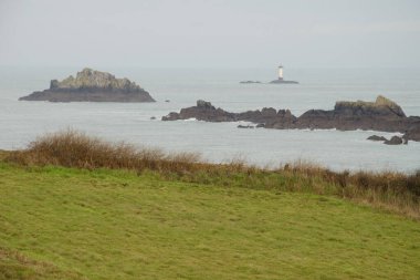 Pointe du Grouin 'deki deniz feneri. Brittany. Fransa.