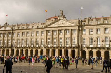 7 Ekim 2024, Santiago de Compostela: Raxoi Sarayı cephesi. Obradoiro Meydanı. Galiçya. İspanya.