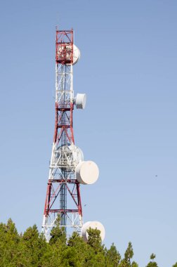 Telekomünikasyon için Atenna Kanarya Adası çam çam kanaryasının üzerinde. Pico de La Gorra 'da. San Mateo 'da. Büyük Kanarya. Kanarya Adaları. İspanya.