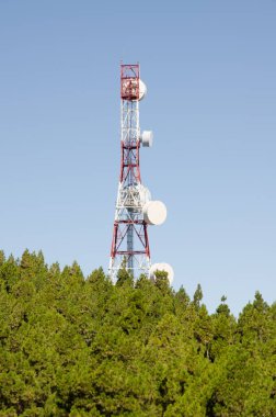 Telekomünikasyon için Atenna Kanarya Adası çam çam kanaryasının üzerinde. Pico de La Gorra 'da. San Mateo 'da. Büyük Kanarya. Kanarya Adaları. İspanya.