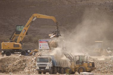 9 Ekim 2024, El Salto del Negro atık sahasında çalışan makineler. Las Palmas de Gran Kanaryası. Büyük Kanarya. Kanarya Adaları. İspanya.