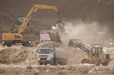 9 Ekim 2024, El Salto del Negro atık sahasında çalışan makineler. Las Palmas de Gran Kanaryası. Büyük Kanarya. Kanarya Adaları. İspanya.