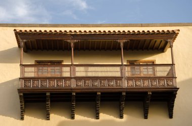 Tarihi bir binanın balkonunda. Vegueta. Las Palmas de Gran Kanaryası. Büyük Kanarya. Kanarya Adaları. İspanya.