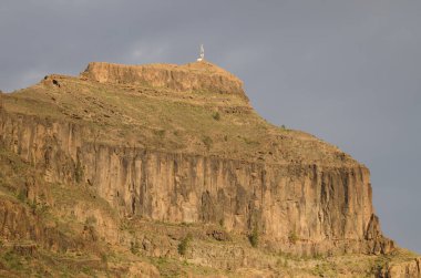 Punton de Los Gavilanes 'den Cliff. Arginguin vadisi. Mogan. Büyük Kanarya. Kanarya Adaları. İspanya.