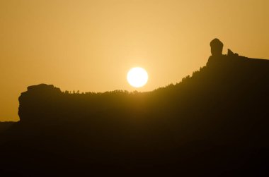 Şafakta Roque Nublo. Roque Nublo Doğal Anıtı. Nublo Kırsal Parkı. Tejeda. Büyük Kanarya. Kanarya Adaları. İspanya.