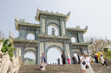 12 Mart 2024, Son Tra Yarımadası Linh Ung Pagoda 'ya giriş kapısı. Da Nang. Vietnam.