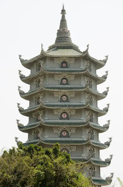 Linh Ung Pagoda kompleksindeki Pagoda Kulesi. Son Tra Yarımadası. Da Nang. Vietnam.