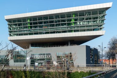 Nijmegen, Hollanda - 29 Ocak 2023: Nijmegen 'de bir teknik eğitim ve iş merkezi olan Technovium' u inşa eden modern Hollanda meydanına bakın