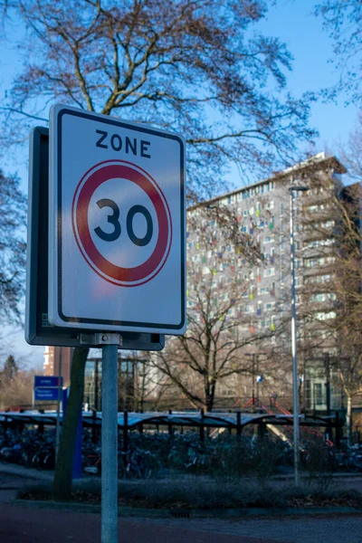 Holenderski Znak Drogowy Ograniczenie Prędkości Zabrania Się Jazdy Szybciej Niż — Zdjęcie stockowe