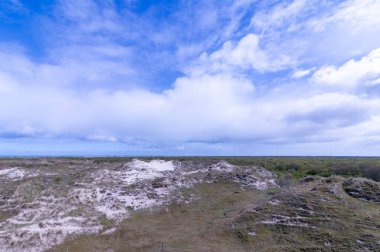 Schiermonnikoog 'daki kum tepelerinde Hollanda' daki Wadden Adası 'nda