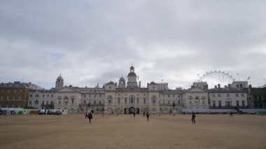 London, BİRLİK KINGDOM - 9 Mart 2024. Westminster, Londra Gözü gibi ikonik güzelliklerin yanında çarpıcı manzaralar ve tarihi mimari sunuyor. Bu da gezginler ve fotoğrafçılar için bir zorunluluk haline getiriyor. 