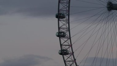 Londra Gözü ve tarihi Big Ben gibi ikonik simgelere sahip Londonlar 'ı keşfedin. Bu şehri eşsiz kılan UK' ların zengin kültürünün ve derin tarihin sembolleri.