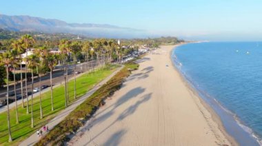 Santa Barbara 'yı keşfedin. Altın kumlu plajları, palmiye ağaçları ve çarpıcı okyanus manzarası olan bir sahil mücevheri. Rahatlatıcı bir tatil için mükemmel bir yer.