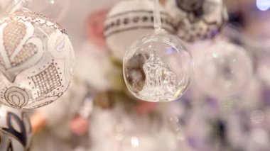 Viyana 'da bulunan büyüleyici ve büyüleyici Noel süslerini keşfedin. Büyüleyici ve keyifli pazarlar, bayram neşesini zarafet, güzellik ve şenlik neşesiyle kutlayın.