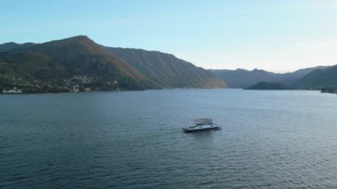 Como Gölü 'nün dingin ve pitoresk güzelliğini keşfedin. Burası muhteşem dağ manzaralarının sakin sularla buluştuğu yerdir. İtalya, Bellagio' da dinlenmek ve keşfetmek için mükemmel bir yerdir.