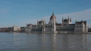 Tuna Nehri boyunca uzanan Gotik mimari bir başyapıt olan Budapeşte Parlamentosu 'nun çarpıcı binasını keşfedin.