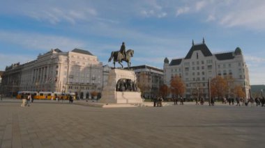 Budapeşte 12.12.2023. Macaristan 'ın başkenti Budapeşte, çarpıcı manzarası, ikonik mimarisi, hareketli sokakları ve zengin tarihi ile tanınıyor. Gezginler ve tarih meraklıları için mükemmel bir yer.