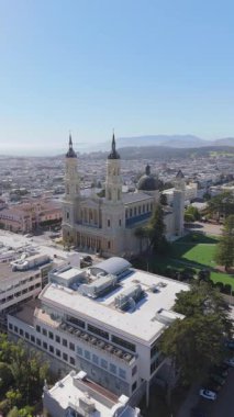 Muhteşem San Francisco şehir manzarasının nefes kesici hava manzaralarını keşfetmek ve keşfetmek, çarpıcı mimari yapısını gözler önüne sermek, yüksek çözünürlüklü fotoğrafçılıkta güzel bir şekilde çekilmiştir.