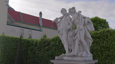 Viyana 04.24.2025. Avusturya, Viyana 'daki Belvedere Şatosu' nu ziyaret edin. Bu sembolik simge nefes kesici mimarisi ve zengin sanatsal mirasıyla tanınıyor ve küresel turistleri kendine çekiyor.