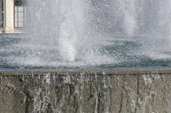 Víz Folyik Falon Része Szökőkút Szép Háttér — Stock Fotó