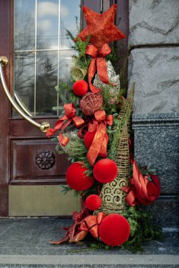 Harkiv 'de yeni yıl oyuncakları ve dekorasyonları.