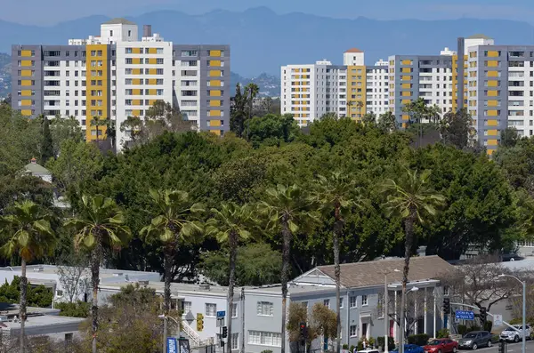 Kaliforniya ABD 17 Mayıs 2023 Los Angeles manzaralı film müzesinin gözlem güvertesi.